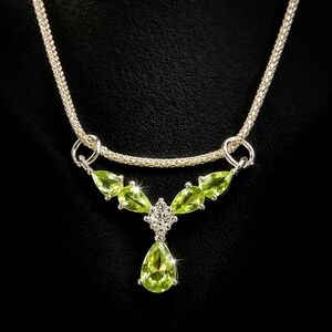 NIB 925 1.4cts Natural Peridot & White Topaz Pendant Necklace W/ 925 Italy Chain